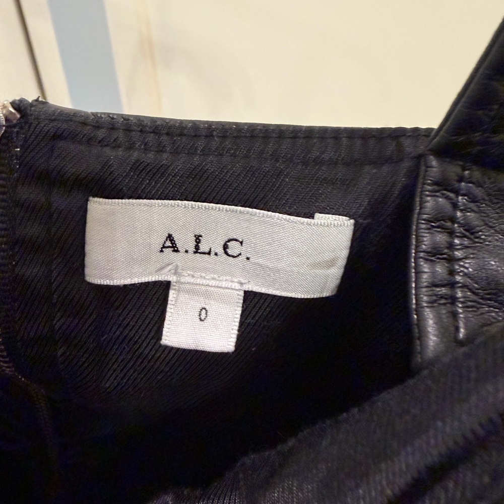 A.L.C Faux Leather Lauryn Vegan Ruched Top Zipper Back Size 0 in Solid Black - Picture 4 of 6